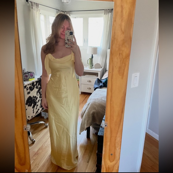 Show Me Your MuMu Bella Maxi Dress in pale yellow satin - Picture 5 of 6